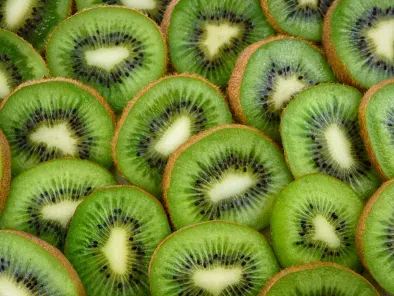 El kiwi: una pequeña fruta con grandes beneficios para tu salud