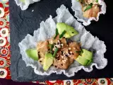 Receta Tacos en versión asiática: tartar de salmón en chips de arroz