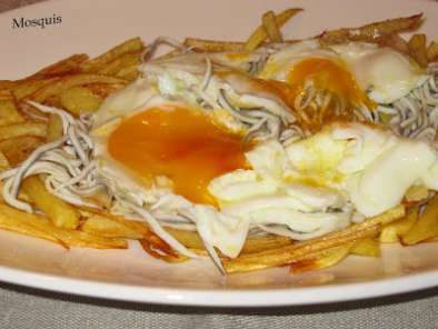 Receta Huevos estrellados en nido de patatas y gulas