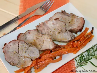 Aguja de cerdo al horno con zanahorias