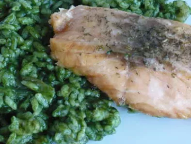 Arroz verde con salmón y gambitas - foto 2