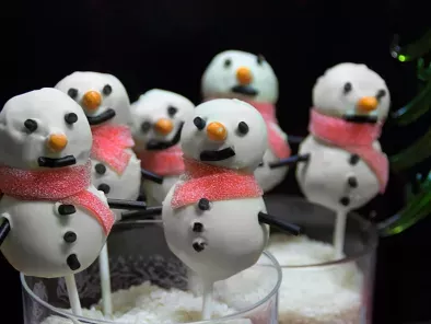 Cake pops navideños de muñecos de nieve