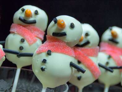 Cake pops navideños de muñecos de nieve - foto 2