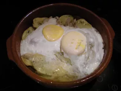 Cazuela de patatas al limón con pechuga de pollo y huevo rotos - foto 3