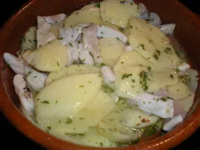 Cazuela de patatas al limón con pechuga de pollo y huevo rotos - foto 5