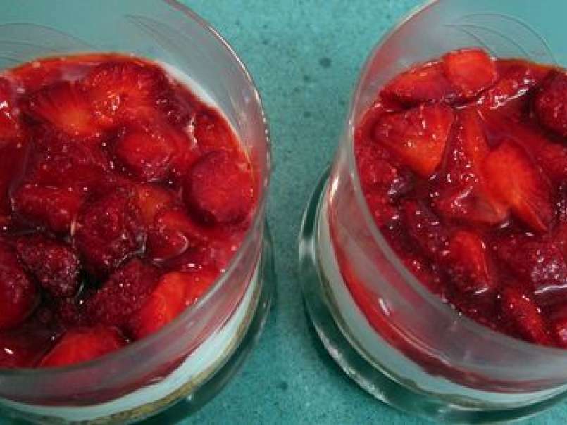 Cheesecake de fresas en vasitos - foto 8