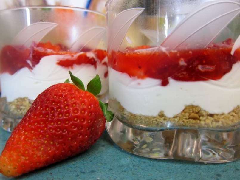 Cheesecake de fresas en vasitos - foto 9