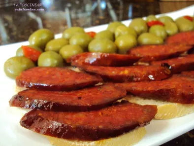 Chorizos al vino (con manzanilla de Sanlúcar)