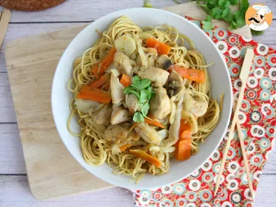 Chow mein, noodles chinos con pollo y verduras - foto 3