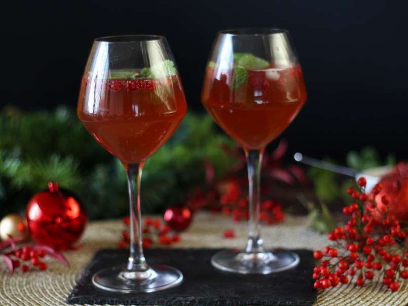 Cóctel festivo, Spritz servido en una bola de Navidad - foto 3