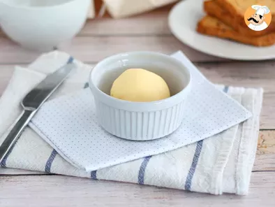 Cómo hacer mantequilla casera simple y rápida