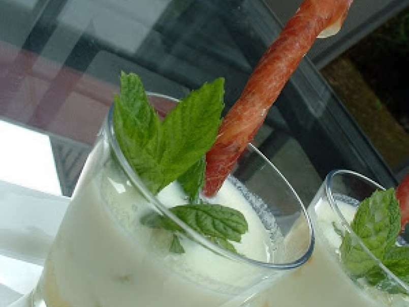 Crema de Melón y Yoghurt con Crujiente de Jamón Serrano