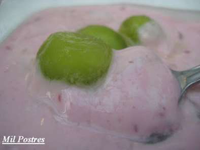 Crema de yogur y moras con bolitas de kiwi - foto 2