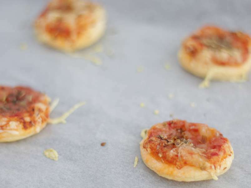 Discos de mini pizzas de hojaldre