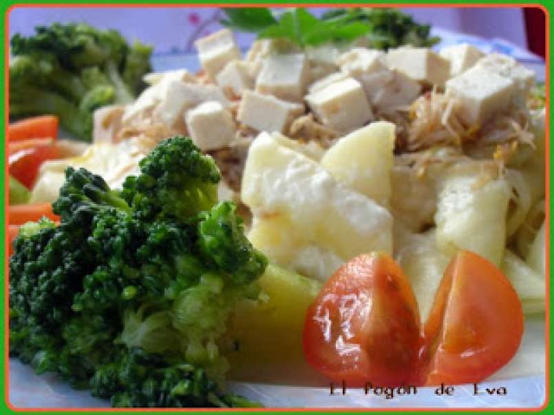 Ensalada de pasta con verdura y tofú
