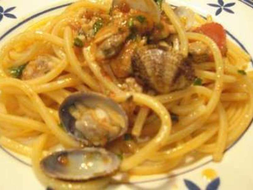 Espaguetis con almejas - Recetas de Nápoles