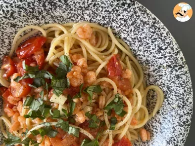 Espaguetis con gambas y tomates cherry, una receta rápida y sabrosa para el día a día - foto 6
