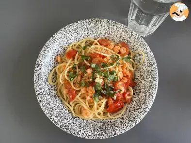 Espaguetis con gambas y tomates cherry, una receta rápida y sabrosa para el día a día - foto 8