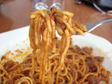 Espaguetis con Salchichas Frescas - foto 2