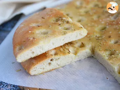 Focaccia, pan italiano con romero - foto 4