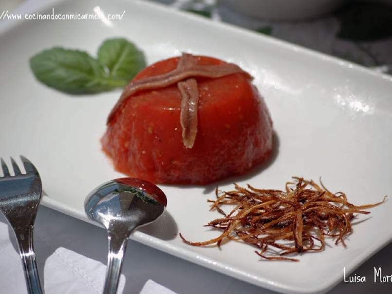 Gelatina de tomate con orégano.