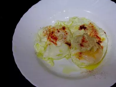 Huevos fritos al aroma de tomillo con polvo de jamón