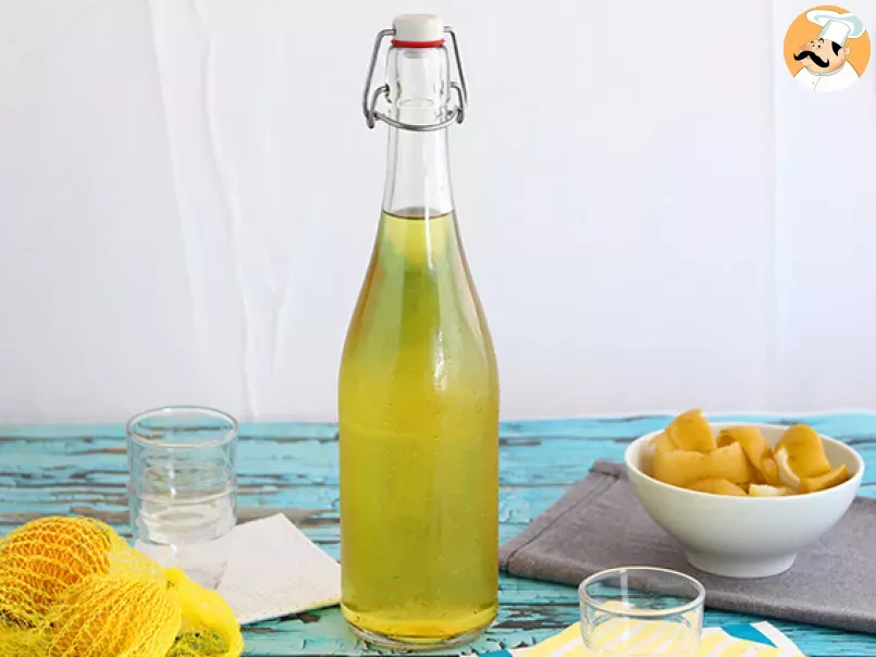 Limoncello casero, licor de limón italiano