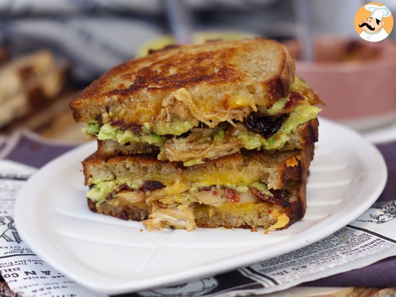 Maxi sándwich de queso estilo americano: pollo, guacamole y bacon - foto 5