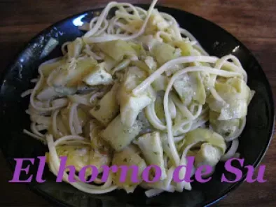 Menú siciliano: espaguetis con alcachofas y pez espada al horno