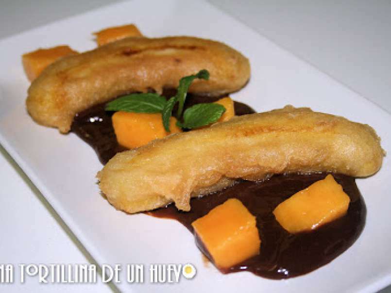 Mini plátanos en tempura con toffe de chocolate y mango - foto 2