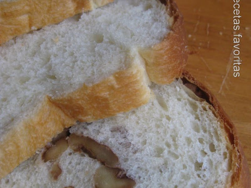 Pan de molde con queso crema y nueces