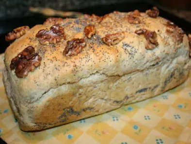 Pan de molde de espelta con semillas y nueces