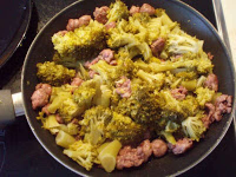 Pasta con broccoli e salciccia (pasta con brócolis y salchicha) - foto 3