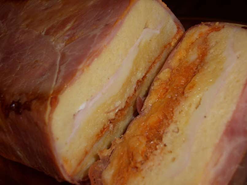 Pastel de bimbo con jamón cocido, queso y bonito campos