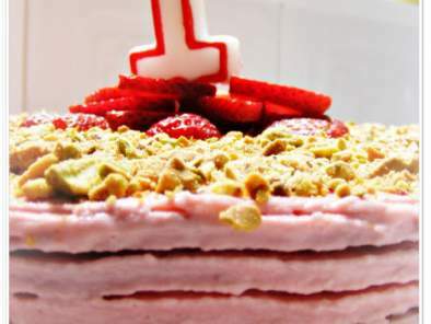 Pastel de chocolate y fresas con pistacho (Chocolate and strawberry cake with pistachio) - foto 2