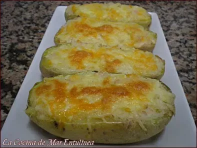 Patatas asadas rellenas de pavo y queso