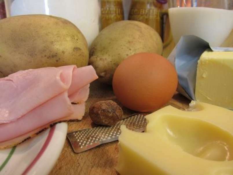 Patatas gratinadas con jamón dulce y queso emmental. - foto 2