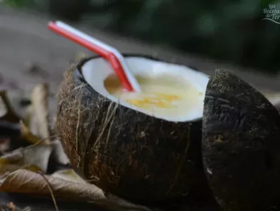 Piña colada en su coco natural