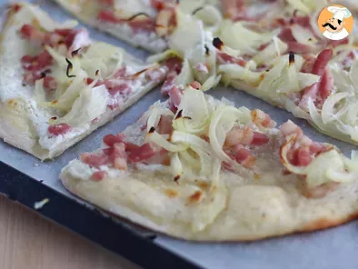 Pizza carbonara con bacon y cebolla - foto 2