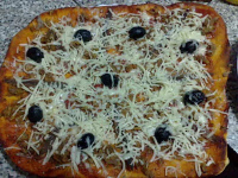 Pizza de atun con anchoas