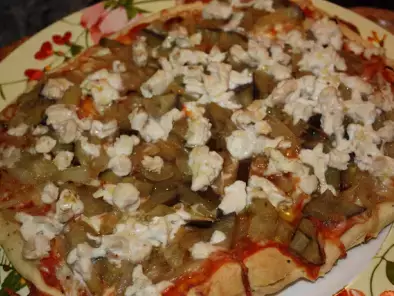 Pizza de cebolla, berenjena y pollo (delicia)