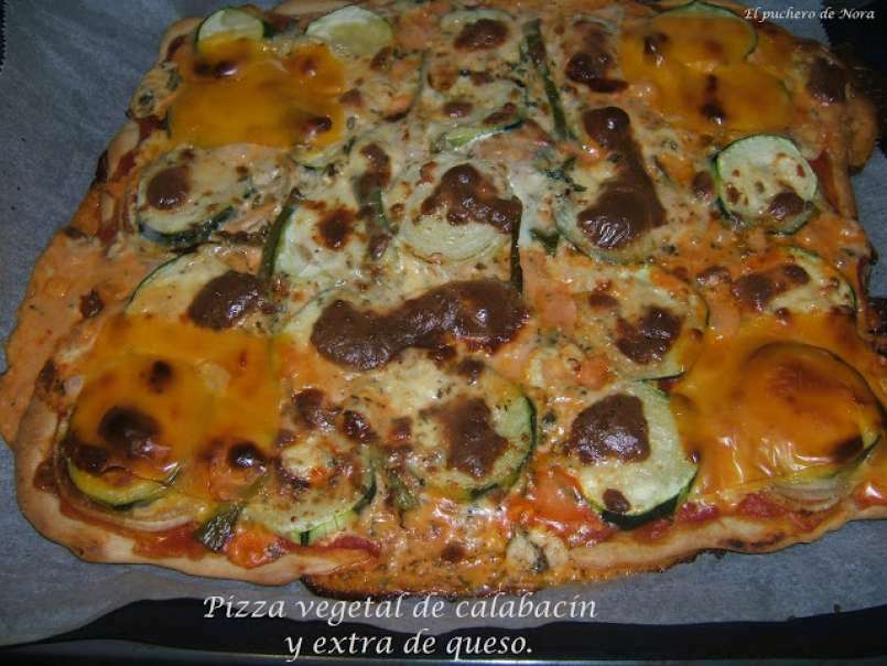 Pizza vegetal de calabacín y extra de queso. - foto 2