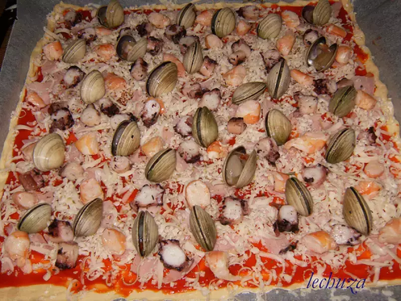 Pizzas marineras - de salmón y mariscos (receta del sr. D) - foto 2