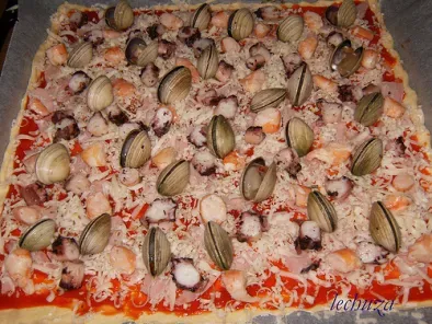 Pizzas marineras - de salmón y mariscos (receta del sr. D) - foto 2