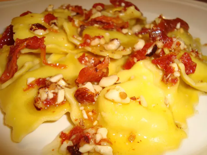 Raviolis de queso manchego con pesto de tomate y frutos secos - foto 2