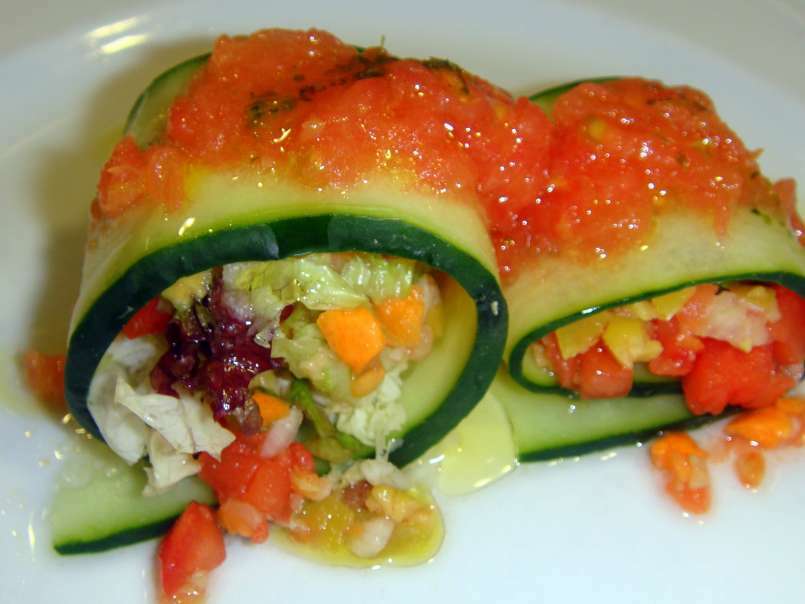 Rollitos de sushi, pepino y verduras - foto 2
