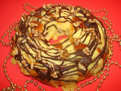 Roscón relleno de crema pastelera, chocolate y nueces