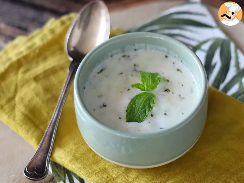 Salsa de yogur para ensaladas, carnes y verduras