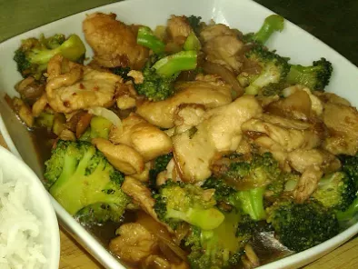 Salteado de pollo con brócoli, receta china
