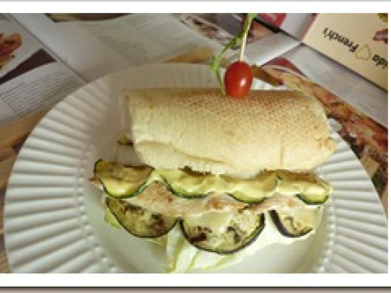 Sándwich caliente de pollo thai con vegetales - foto 3